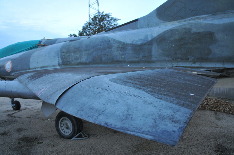 "Bureau" Aile d'avion Mirage III C (vendu) "Bureau" Aile d'avion Mirage III C (vendu)