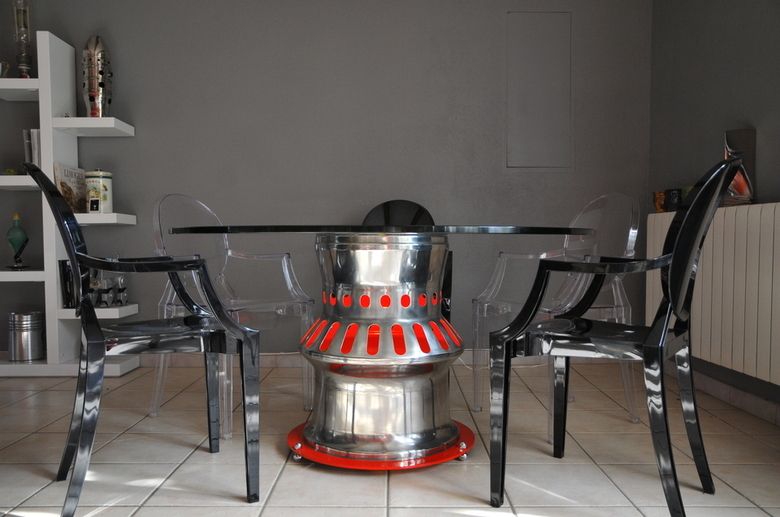 Table de salle à manger ou de conférence "chambre de combustion" d'avion Dassault Mirage III Table de salle à manger ou de conférence "chambre de combustion" d'avion Dassault Mirage III