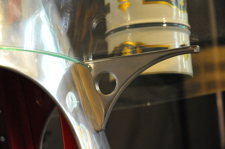 Table basse "Cône" d'hélice d'avion Breguet Atlantique - vendue Table basse "Cône" d'hélice d'avion Breguet Atlantique - vendue