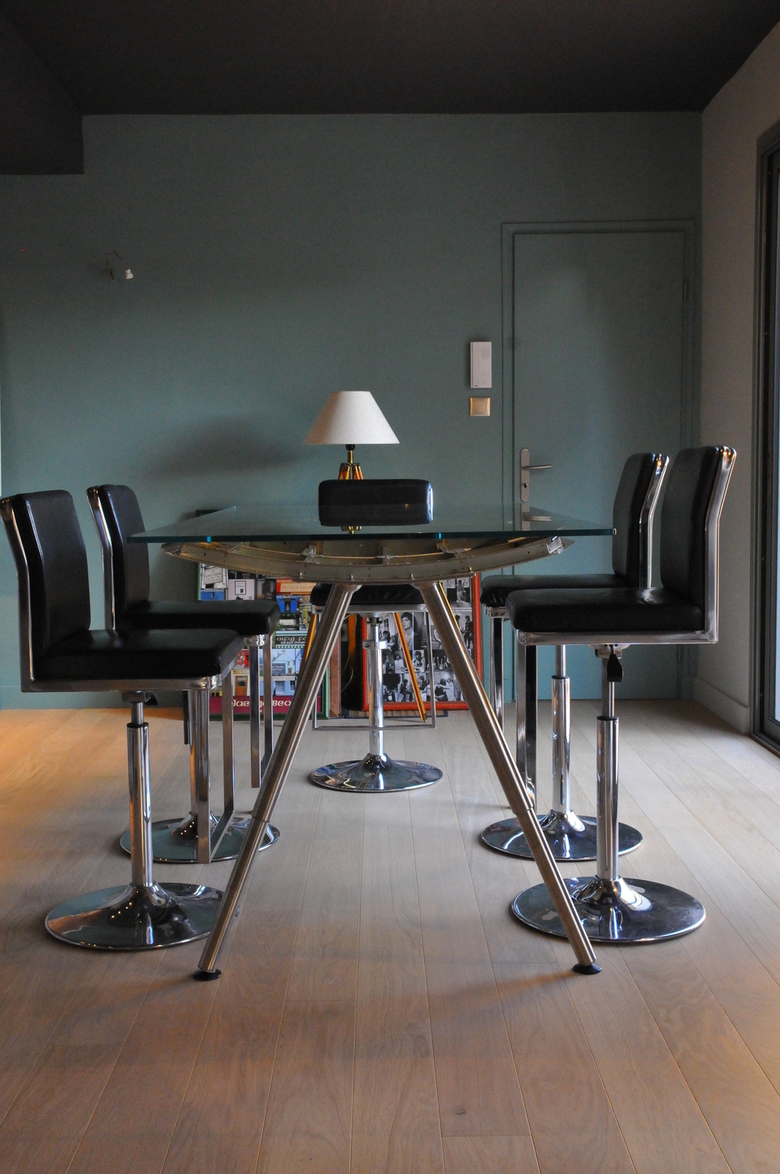 Bureau ou Table de salle à manger aéronautique "Trappe" d'avion Breguet Atlantique Bureau ou Table de salle à manger aéronautique "Trappe" d'avion Breguet Atlantique