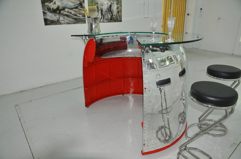 "Bar" Capot moteur d'avion Douglas DC6 - Vendu "Bar" Capot moteur d'avion Douglas DC6 - Vendu