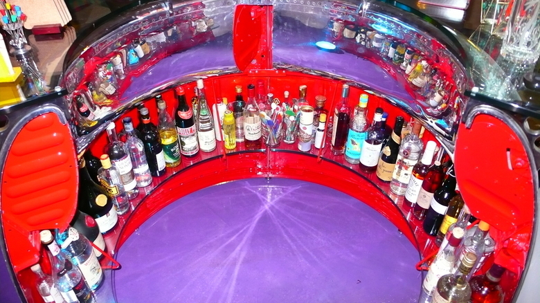 "Bar" Capot moteur d'avion Douglas DC6 - Vendu "Bar" Capot moteur d'avion Douglas DC6 - Vendu