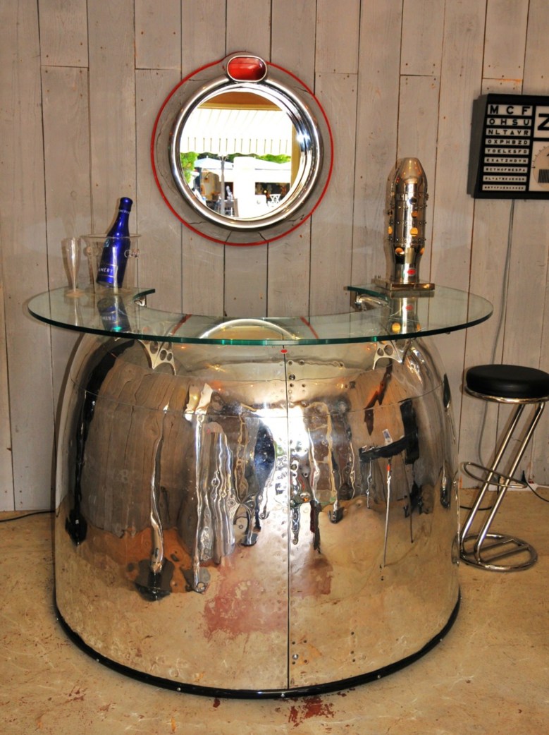 "Bar" Capot moteur de Douglas DC6 - Vendu "Bar" Capot moteur de Douglas DC6 - Vendu