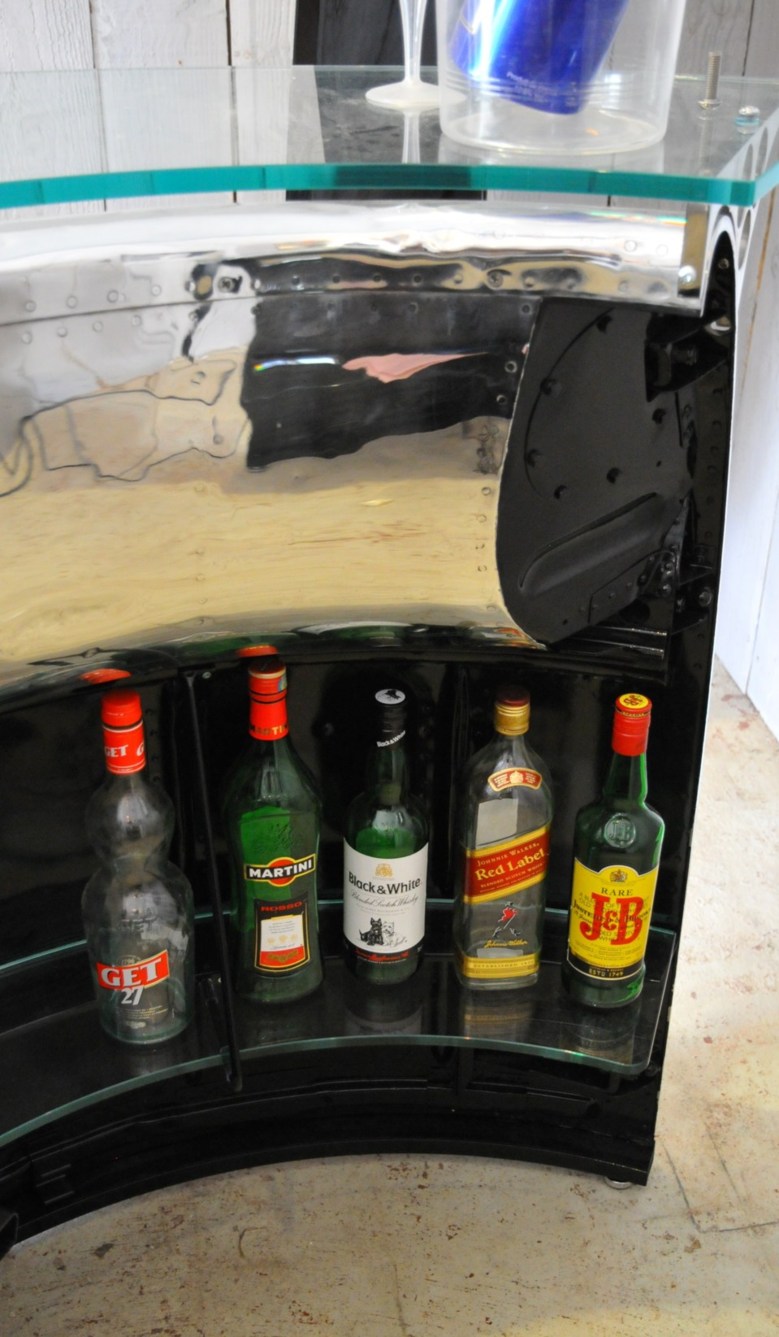 "Bar" Capot moteur de Douglas DC6 - Vendu "Bar" Capot moteur de Douglas DC6 - Vendu