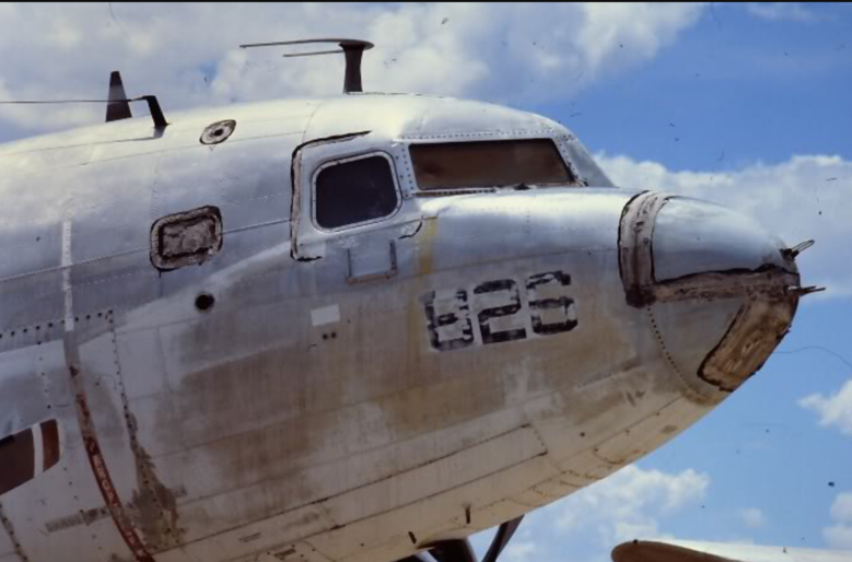 Antenne d'avion Douglas DC3 (1/2)