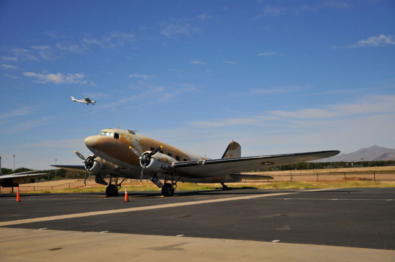 Bar capot moteur Douglas DC3