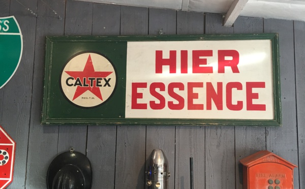 Enseigne publicitaire CALTEX en bois peint - années 50